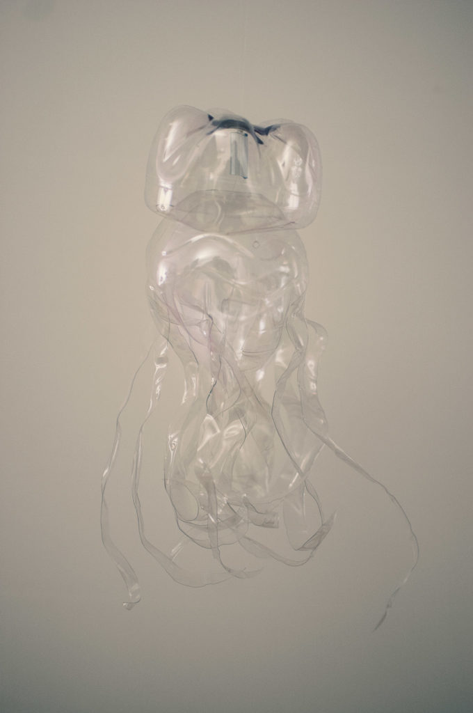 Medusen Kunstobjekte und Kunststoff – Upcycling